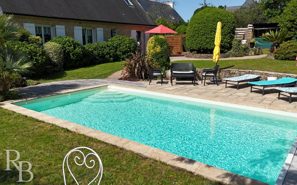 Bassein - 7-Piece House with Pool in Theix-Noyalo