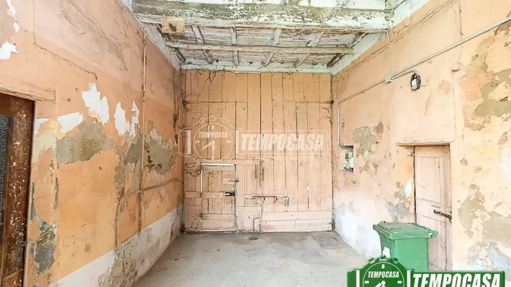 Esik - Rustic Cottages to Renovate in Guardamiglio
