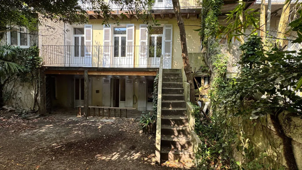 9-toaline korter asukohas Perigueux
