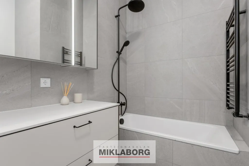 Bagni - New Flat with Balcony in Hafnarbraut