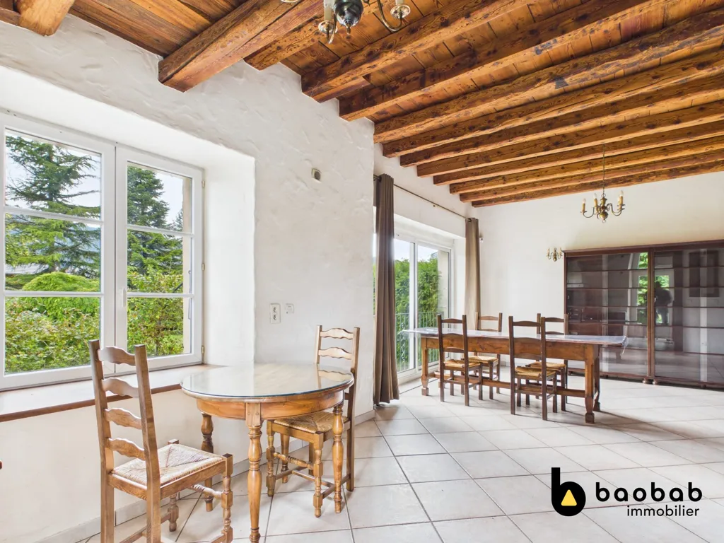 Söögituba - Charming 1850 Stone House with Mountain View in Myans