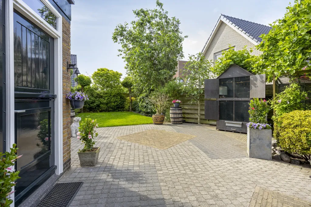 Välivaade - Semi-Detached Home with Workshop in Honselersdijk