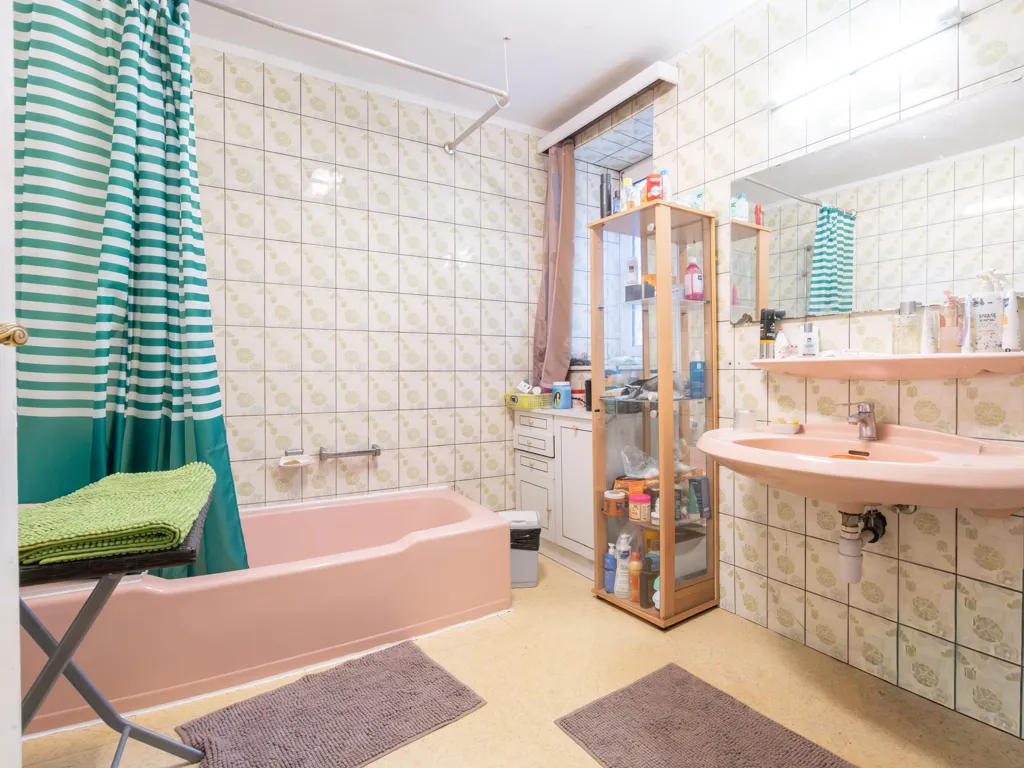 Salles de bain - Maison Semi-Détachée pour Développement d'Appartements à Lierneux