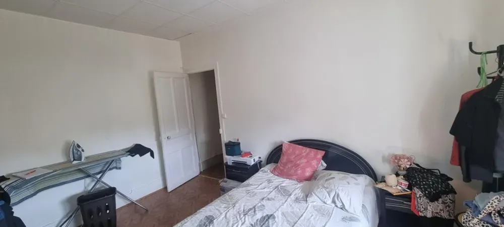 Chambres - Maison de 10 Pièces avec Terrain à Dijon