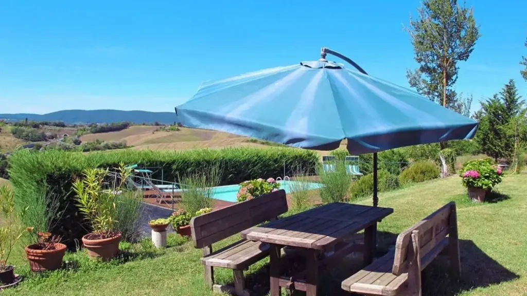 Aed - Rustic Tuscan Farmhouse with Pool near Siena