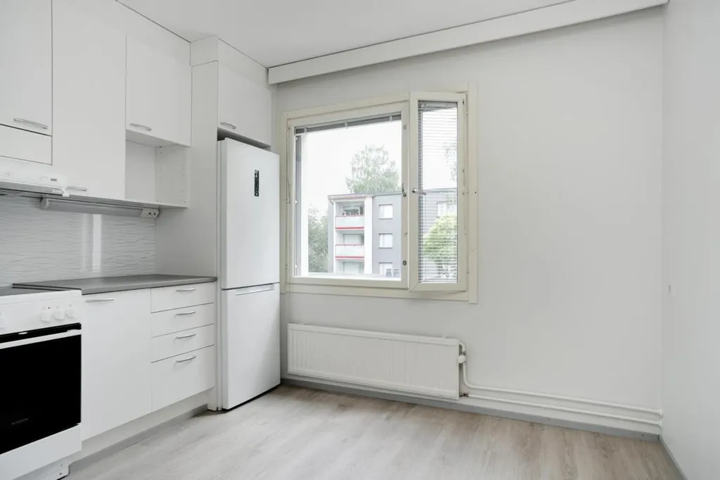 Köök - Spacious Two-Bedroom Flat with Balcony in Vantaa