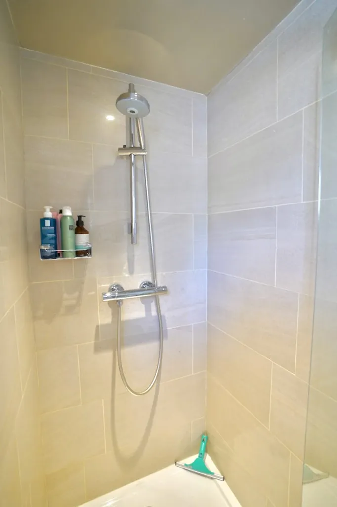 Salles de bain - Maison Rénovée avec Terrasse à Sleidinge
