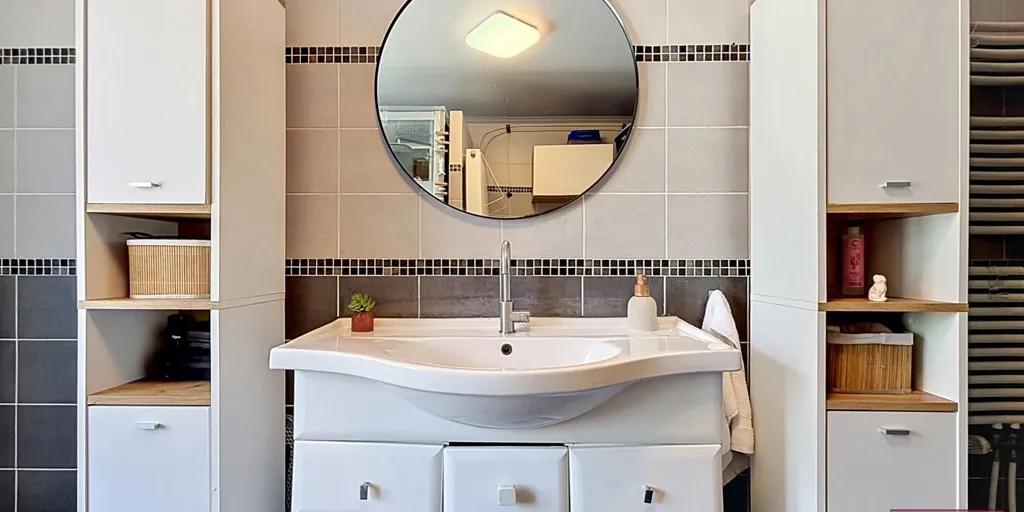 Bathrooms - Triplex with Charm in Schaarbeek