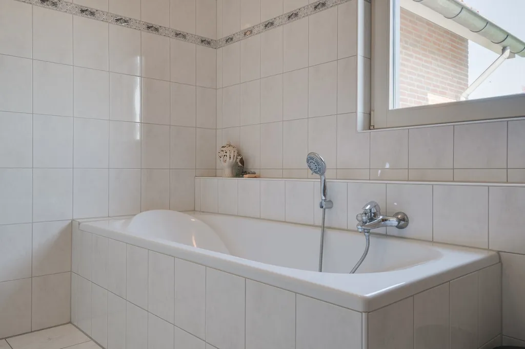 Salles de bain - Villa with Garden and Pool in Westendorp