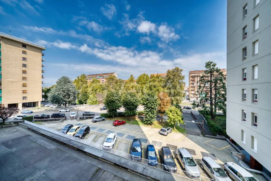 Rõdu - Newly Built Apartment with Balcony in Turin