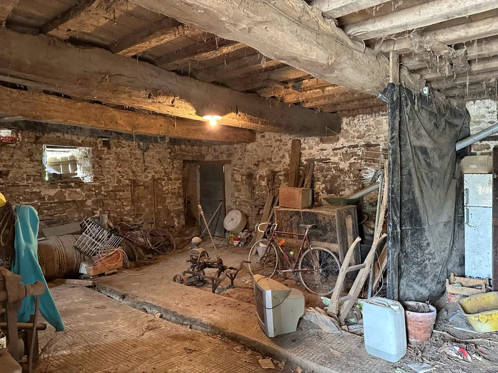Buanderie - Bâtisse à Rénover à Poligné, Proche Commerces
