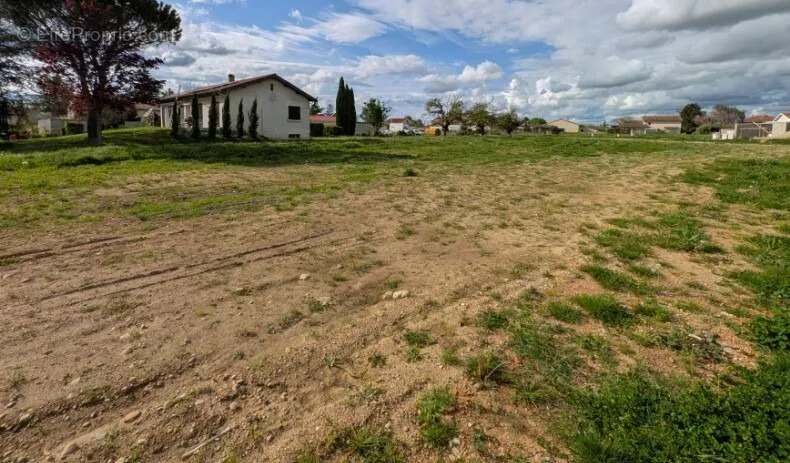 Jardin - Terrain Viabilisé à Anneyron, Proche Commerces