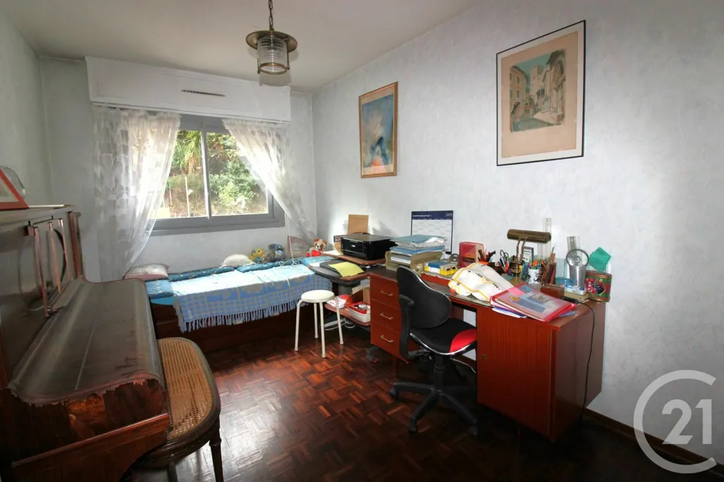 Bureau - Appartement 4 Pièces avec Balcon à Menton
