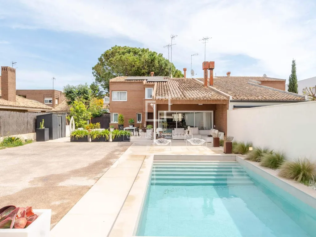 Bassein - Renovated House with Pool in Burjassot