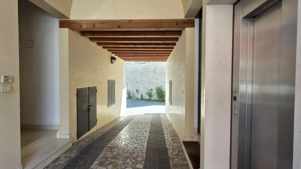 Esik - Elegant Two-Bedroom with Studio in Vicenza