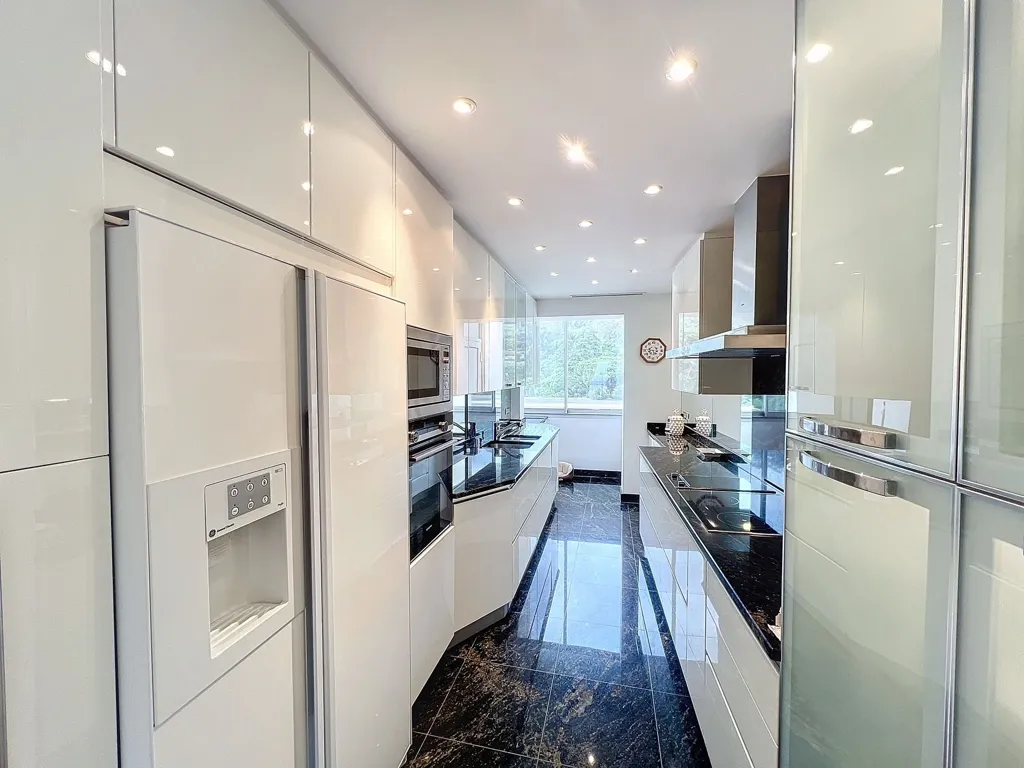 Cuisine - Appartement de 3.5 Pièces avec Vue Mer à Cannes