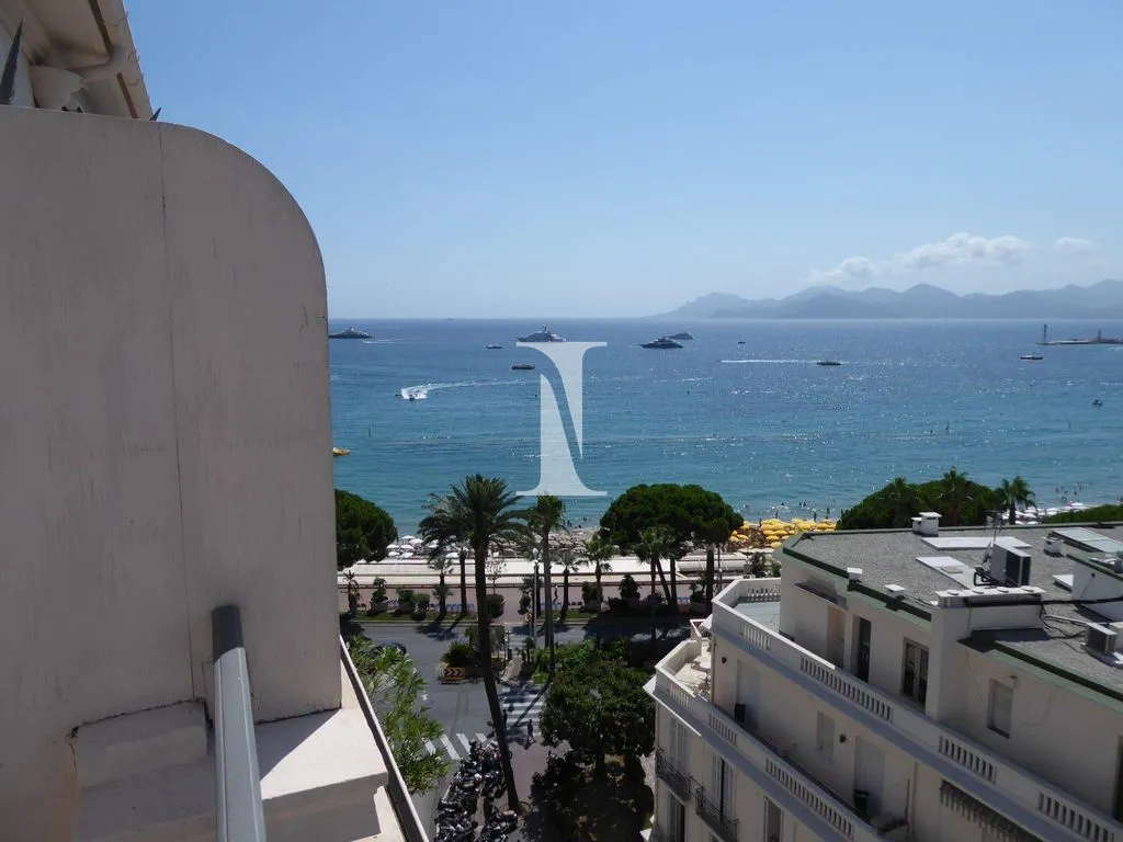 Balcon - Studio Luxueux avec Vue Mer à Cannes