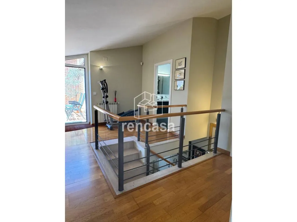 Toad - South-Facing Duplex Apartment with Balcony in Prat de la Riba