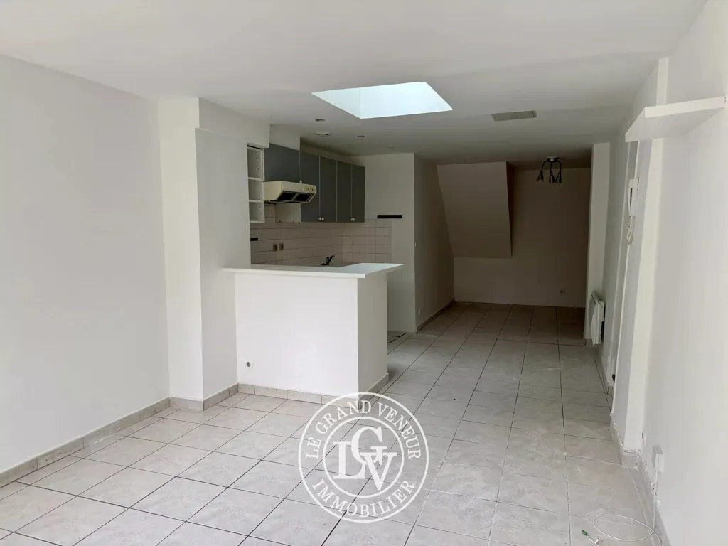 Garage - 2-Bed Flat with Courtyard View in Fontainebleau Centre