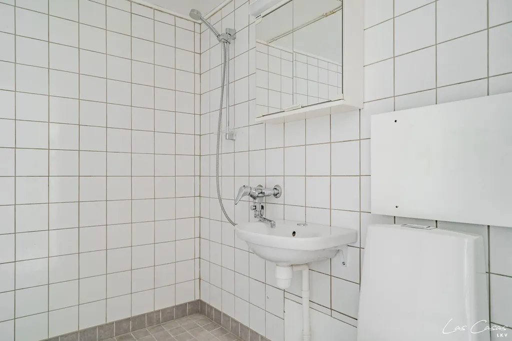 Bathrooms - Duplex Apartment with Garden View in East Centre