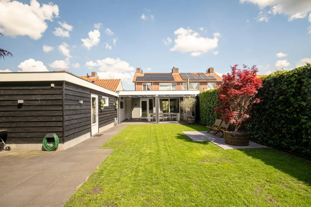 Aed - Luxury Two-Storey House with Overkapping in Moergestel