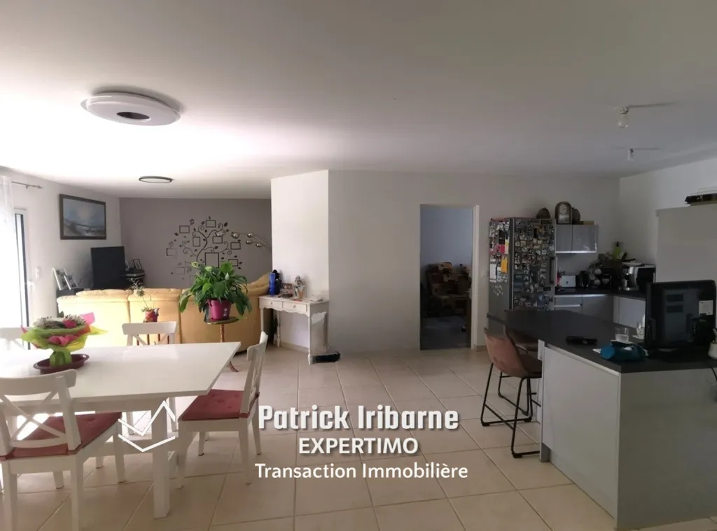 Cuisine - Maison avec Piscine à Saintes