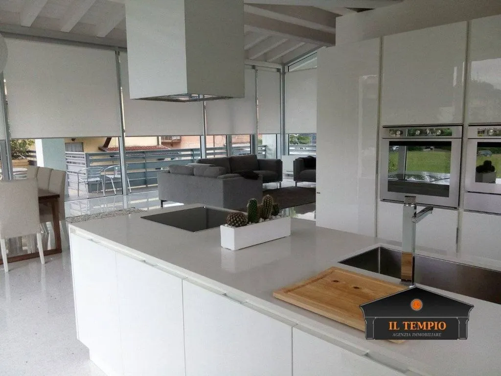 Cuisine - Modern Villa with Terrace in Vicenza