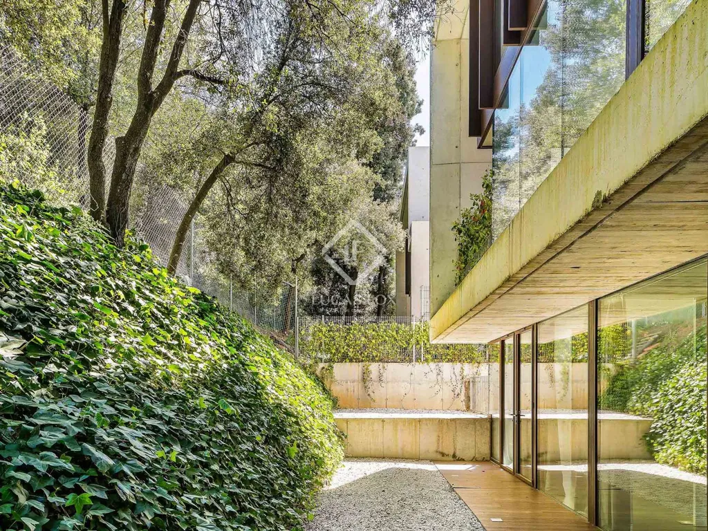 Aed - Minimalist Villa with Infinity Pool in El Golf, Sant Cugat