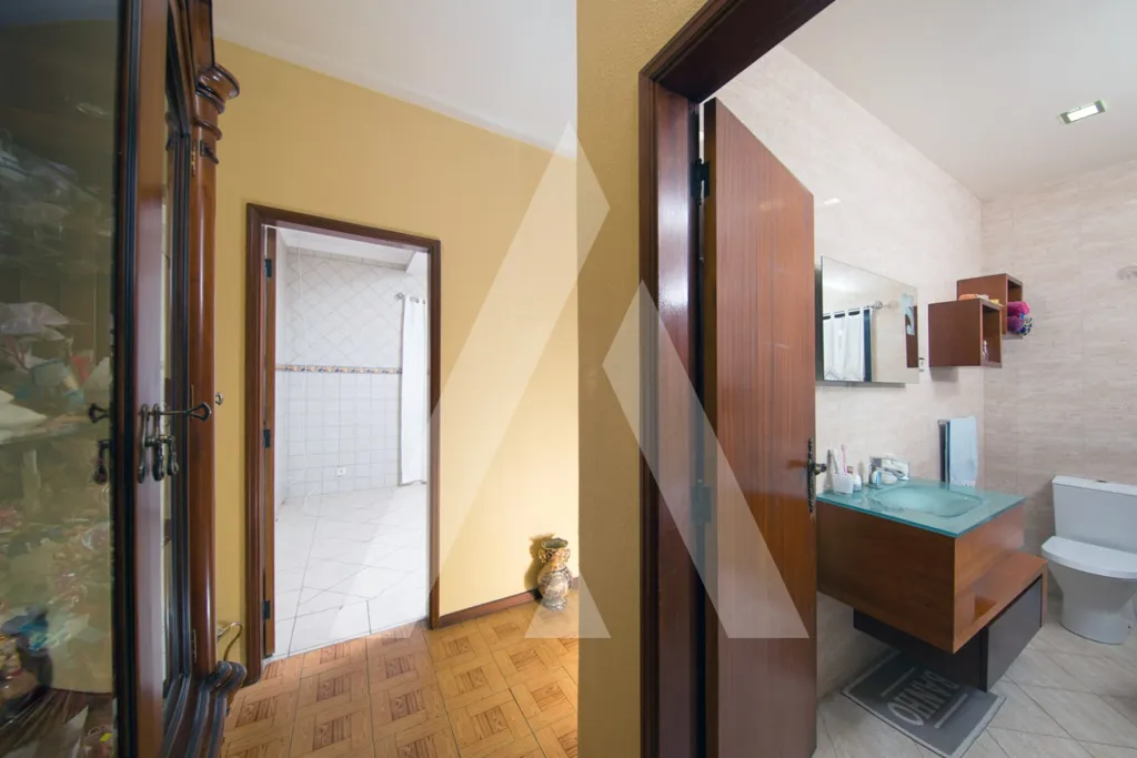 Vannitoad - House with Commercial Space in Figueiró do Campo