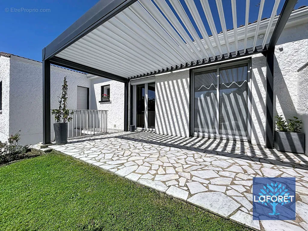 Terrazza - House with Pool and Workshop near Nesmy