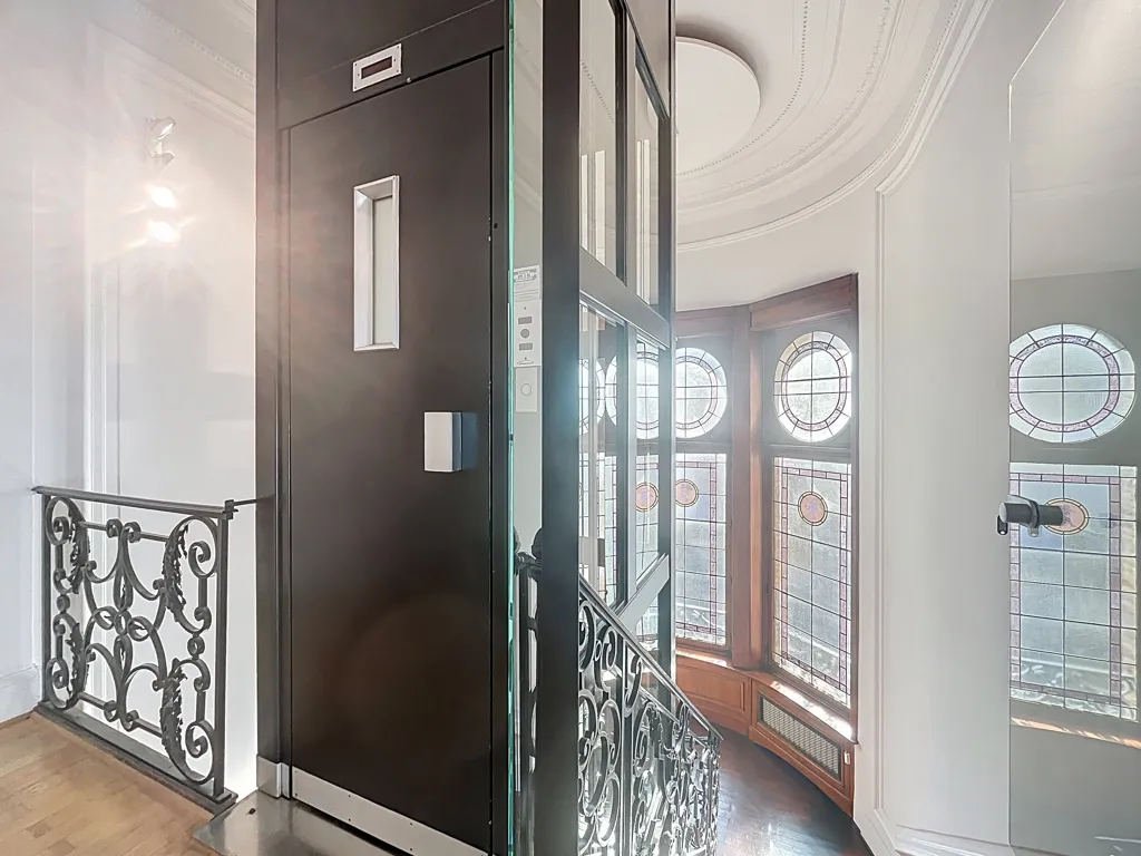 Toad - Office Space with High Ceilings in Brussels