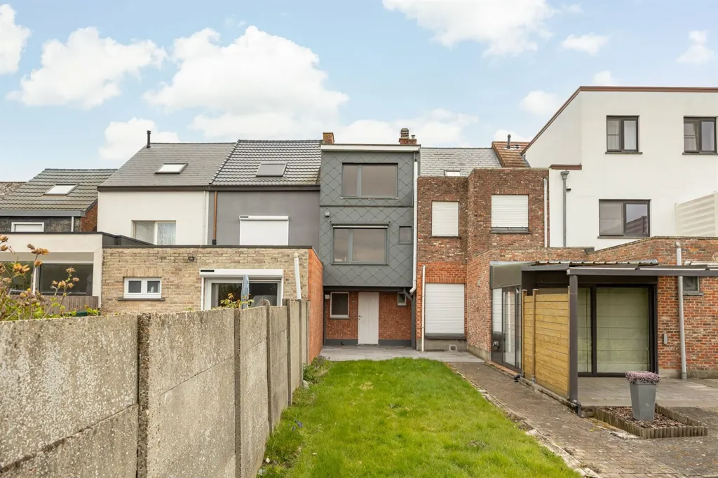 Extérieur - Maison à Rénover avec Garage à Blaasveld