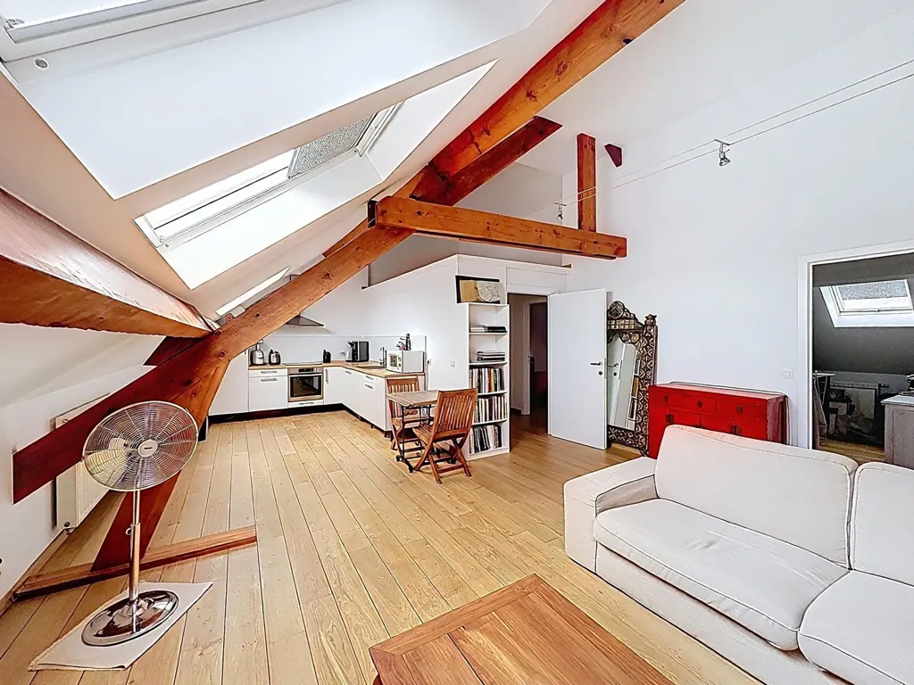 Séjour - Appartement Rénové avec Cuisine Équipée à Sint-Stevens-Woluwe