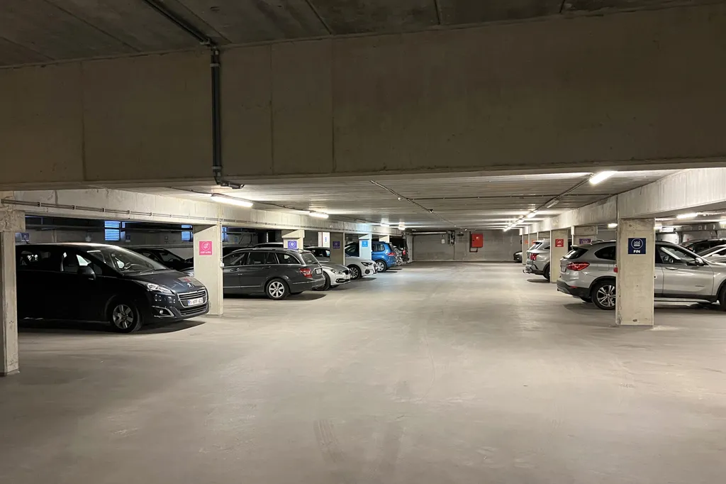Garaaž - Fully Renovated Office Building in Leuven