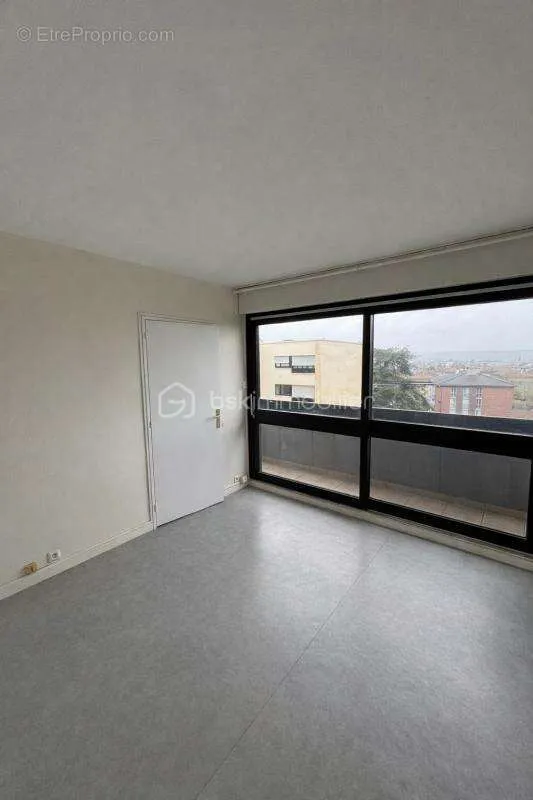 Pièces - Appartement avec parking et cave à Franconville
