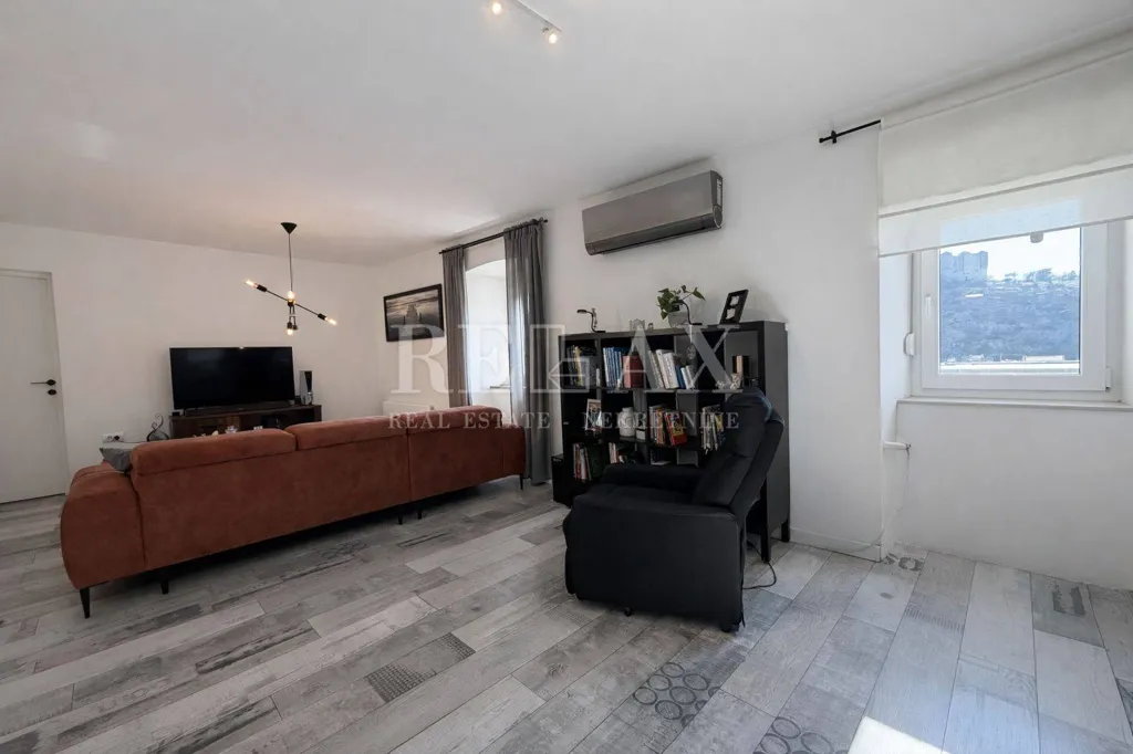 Séjour - Adapted Apartment with Private Garden in Senj