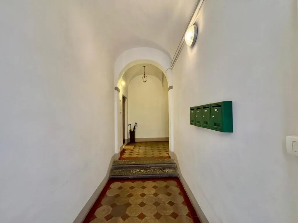 Esik - Apartment with Terrace in Florence