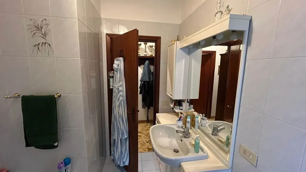 Bagni - Appartamento con due terrazzi a Siena nord