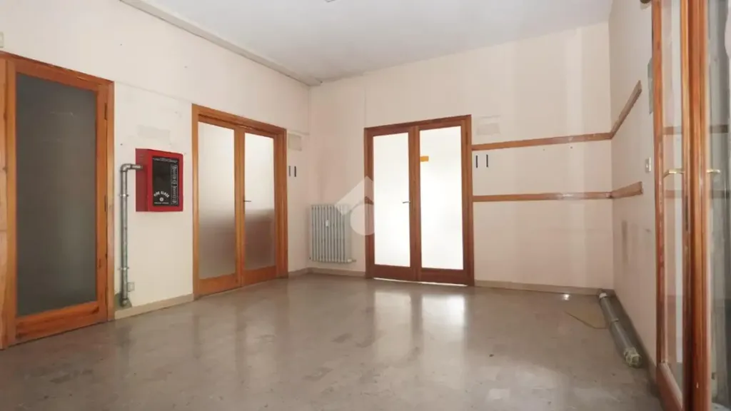Entrée - Commercial Space with Central Location in Susa