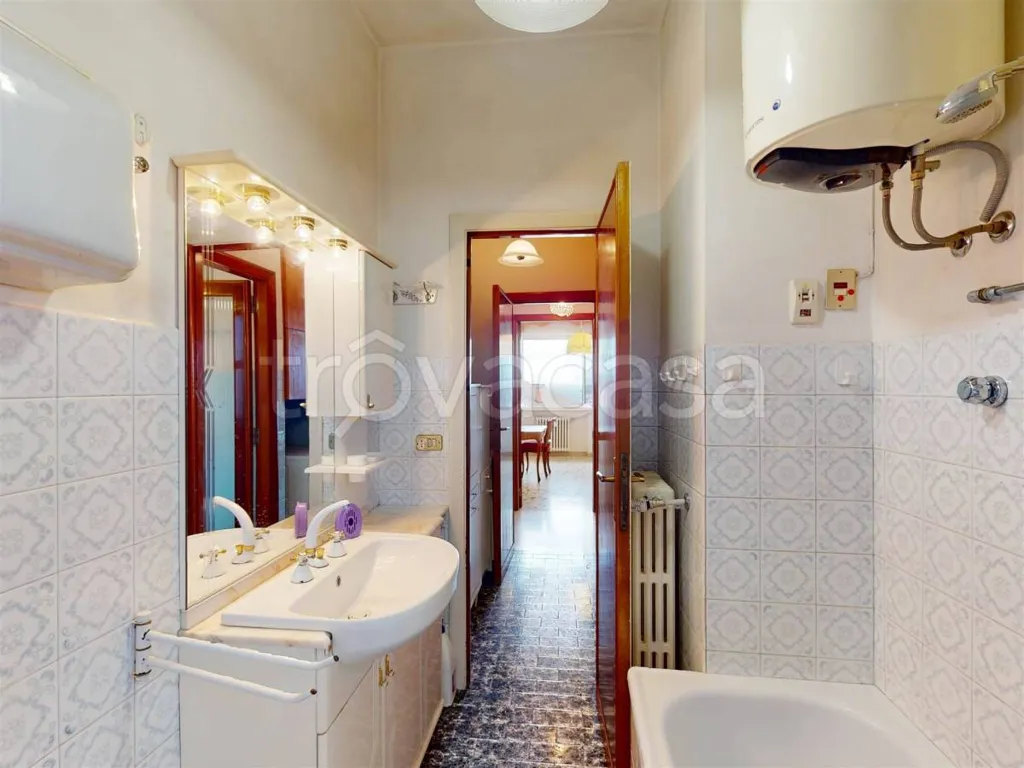 Salles de bain - Top Floor Flat with Panoramic Views in Perugia