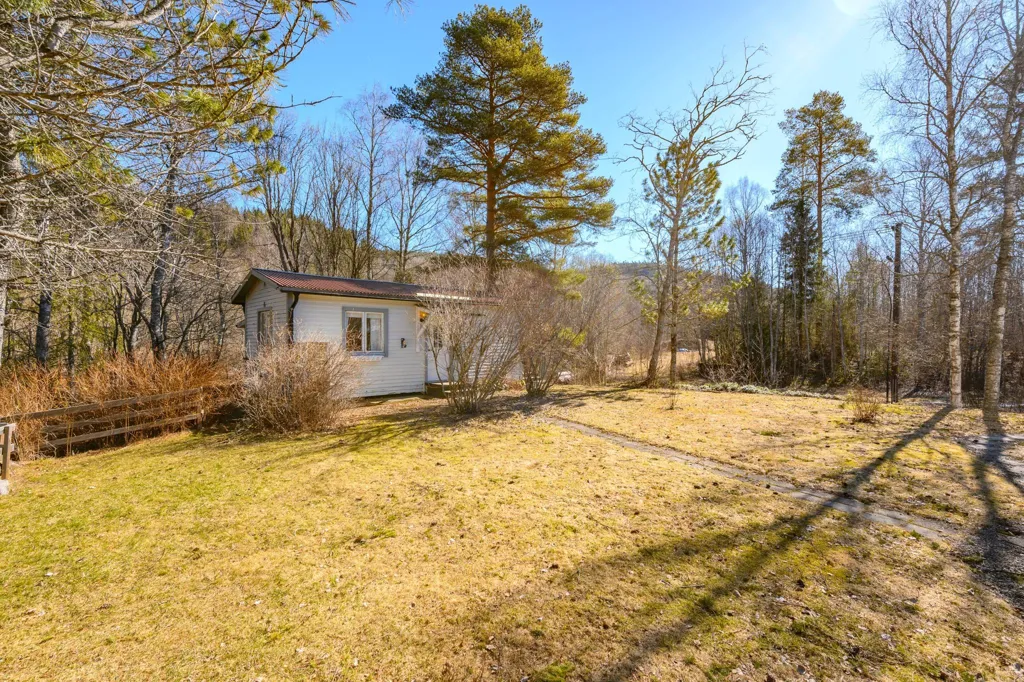 Aed - Charming Villa by the Stream in Björkom