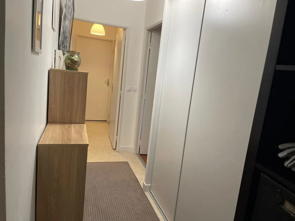 Entrée - Appartement 3 Pièces avec Vue Village à Saint-Arnoult