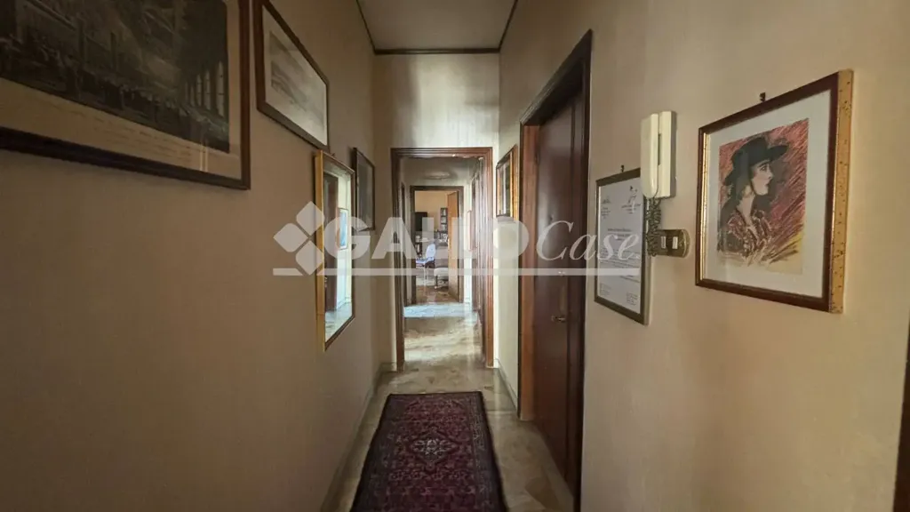 Esik - Bright Apartment with Balconies in Cosenza