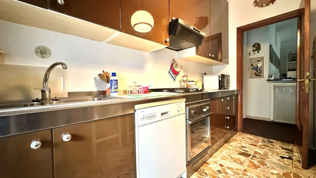 Cuisine - Villa with Private Garden in Castano Primo