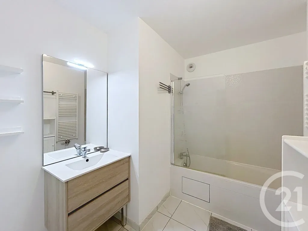 Salles de bain - Appartement F3 avec Balcon à Houilles