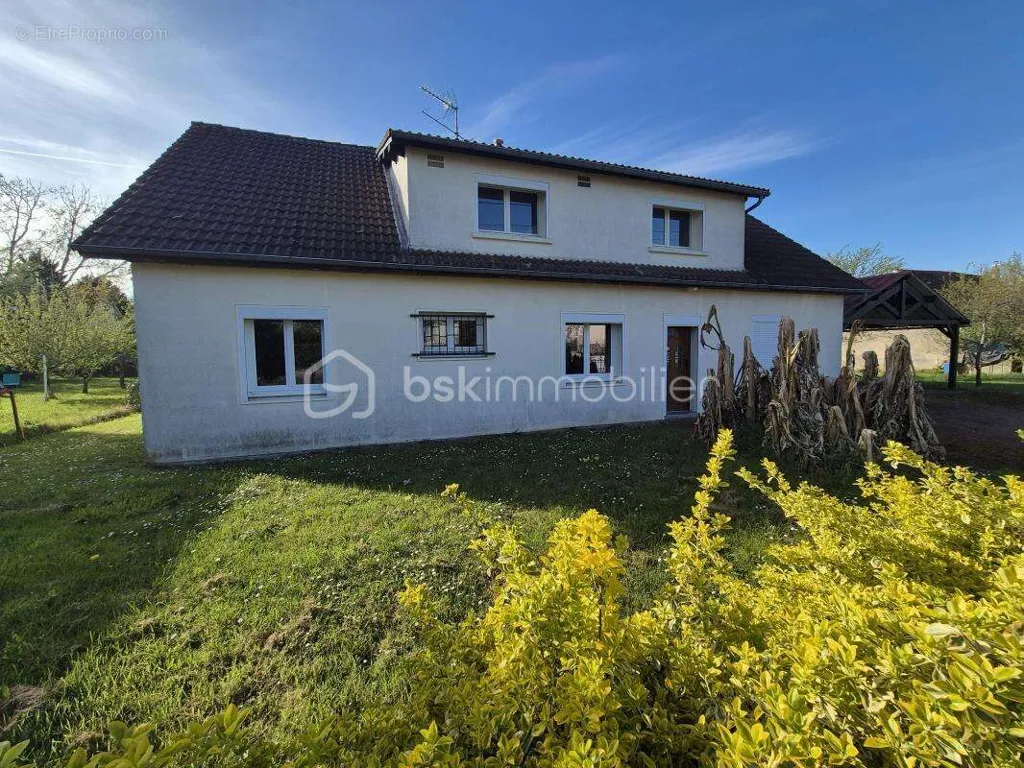 Extérieur - Maison de Plain-Pied avec Balcon dans le Quartier Calme de Gien