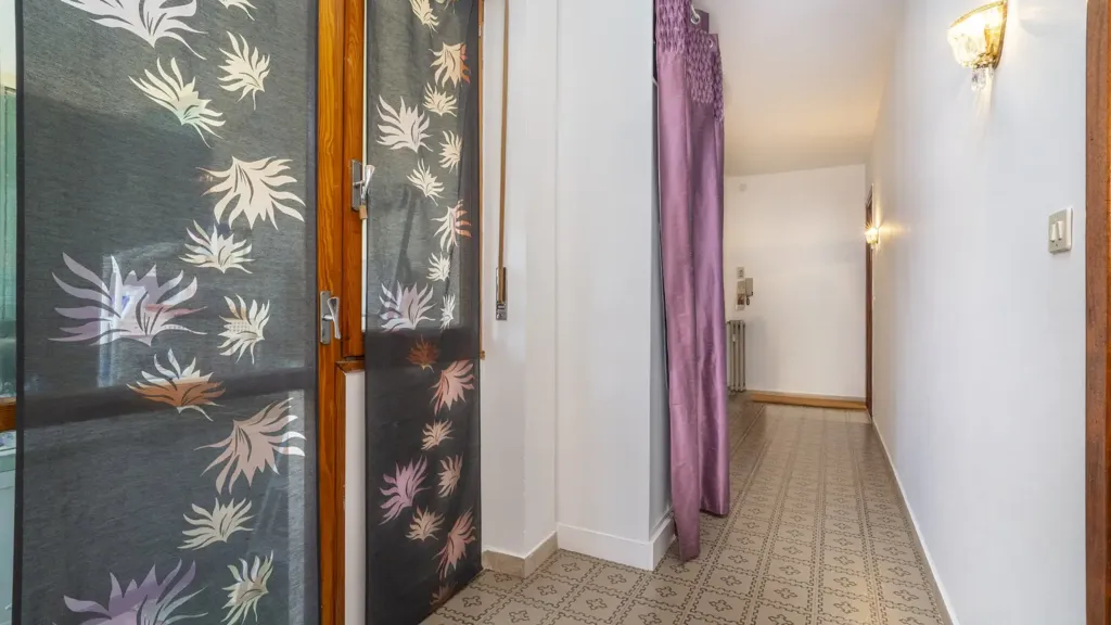 Esik - Apartment with Three Balconies in Melle Centre