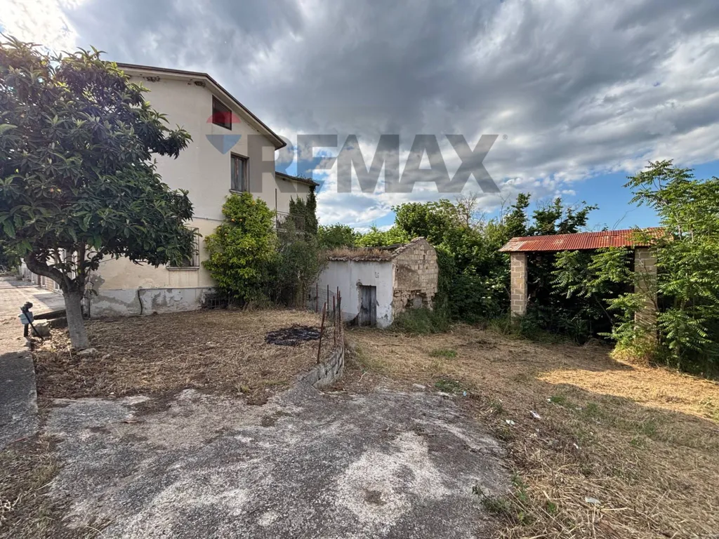 Välivaade - Semi-detached House with Garden in Mirabella Eclano