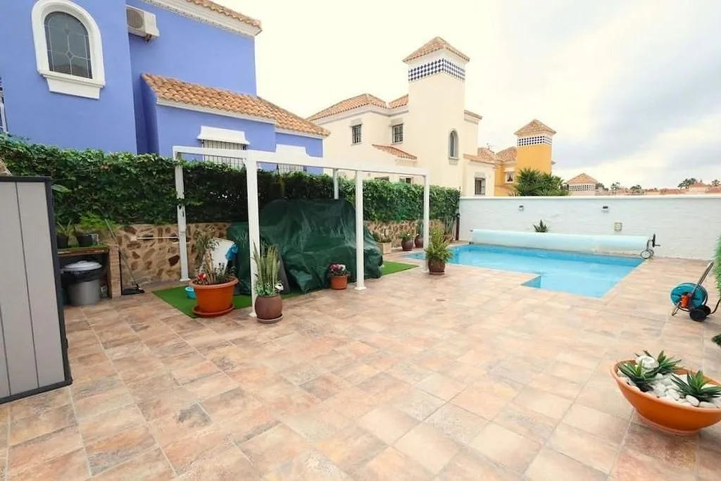 Piscine - Luxury Villa with Pool in Villamartin