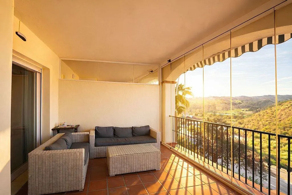 balcony